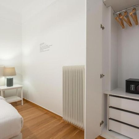 Vibrant Urban Getaway: Modern 1-Bedroom Near Bars, Parks, And Metro Athena Bagian luar foto