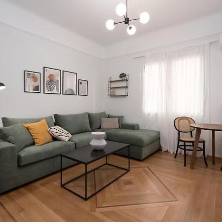 Vibrant Urban Getaway: Modern 1-Bedroom Near Bars, Parks, And Metro Athena Bagian luar foto