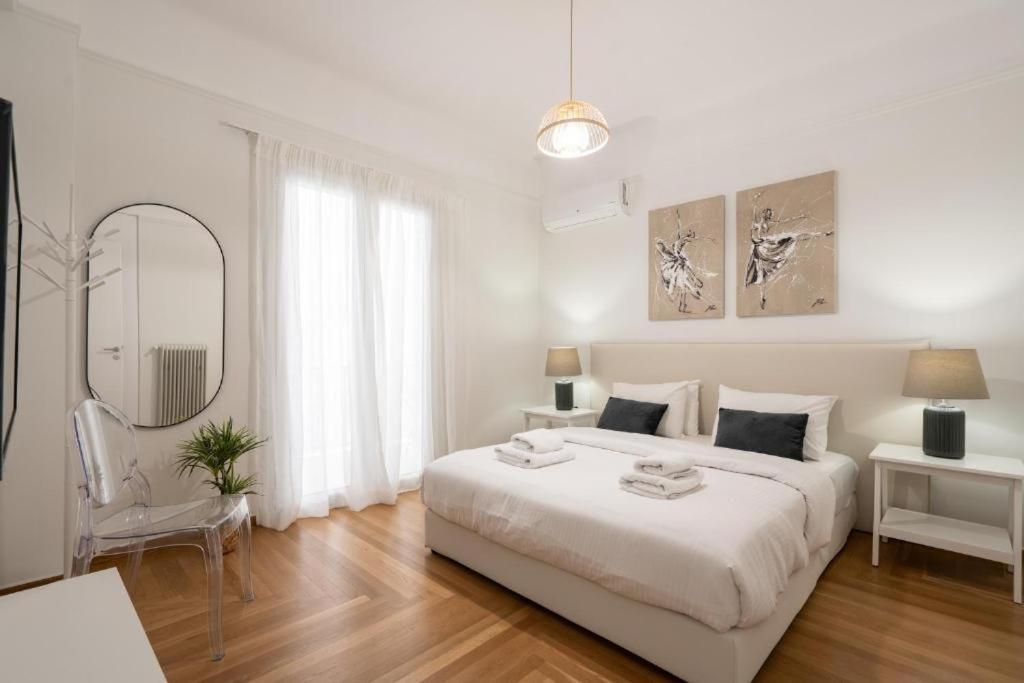 Vibrant Urban Getaway: Modern 1-Bedroom Near Bars, Parks, And Metro Athena Bagian luar foto