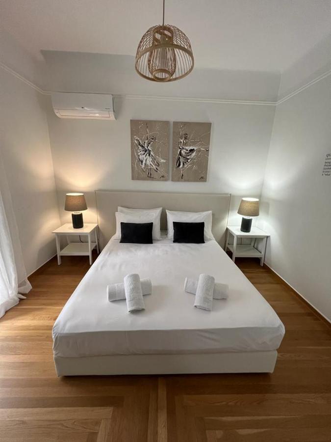 Vibrant Urban Getaway: Modern 1-Bedroom Near Bars, Parks, And Metro Athena Bagian luar foto